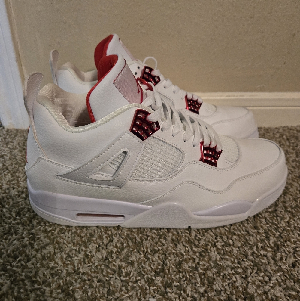 Air Jordan Retro 4 Metallic Red